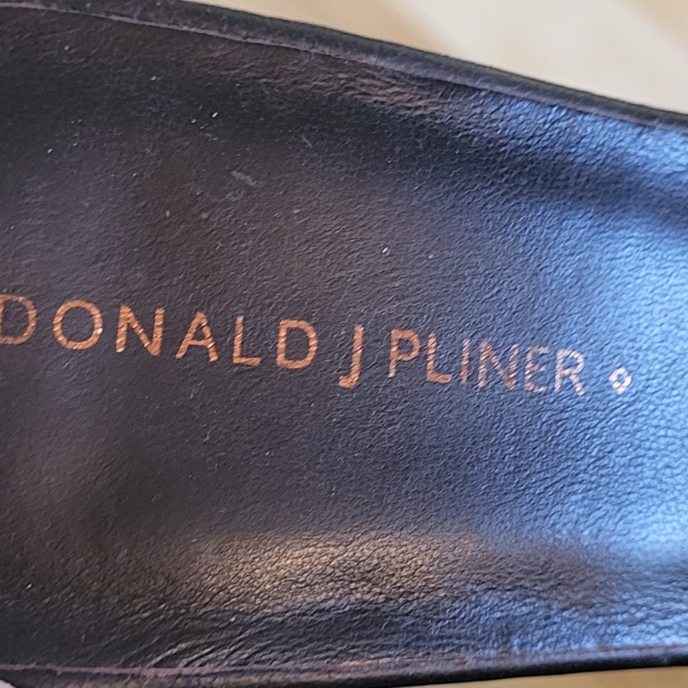 Donald J. Pliner Women's Bronze Sandals - Picture 5 of 6